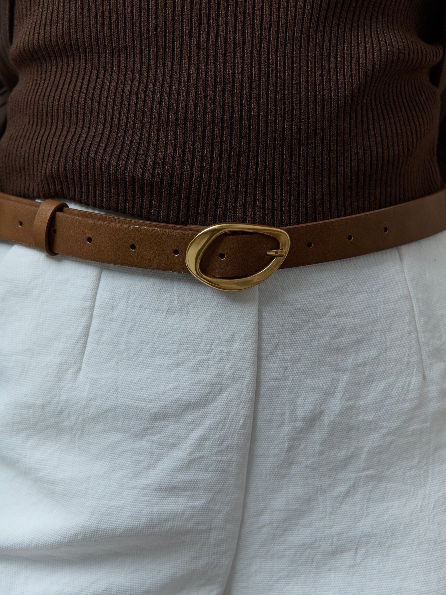 The Oval Buckle Belt - Brown