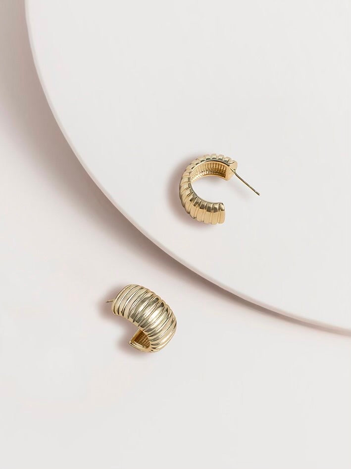 Sydney Ribbed Hoop Earrings Gold