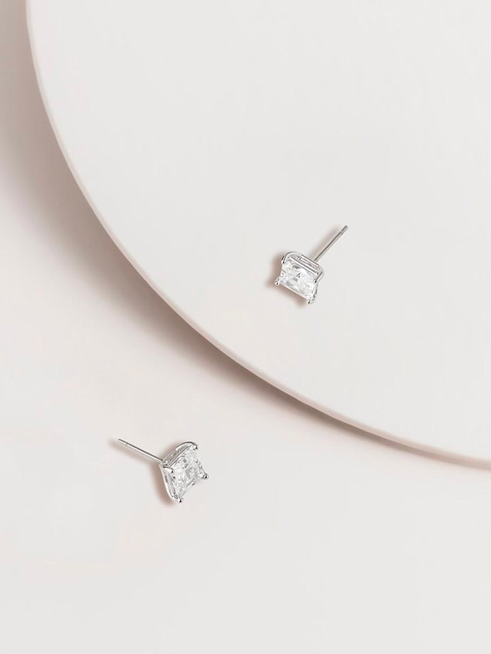 Lyla Stud Earrings Square