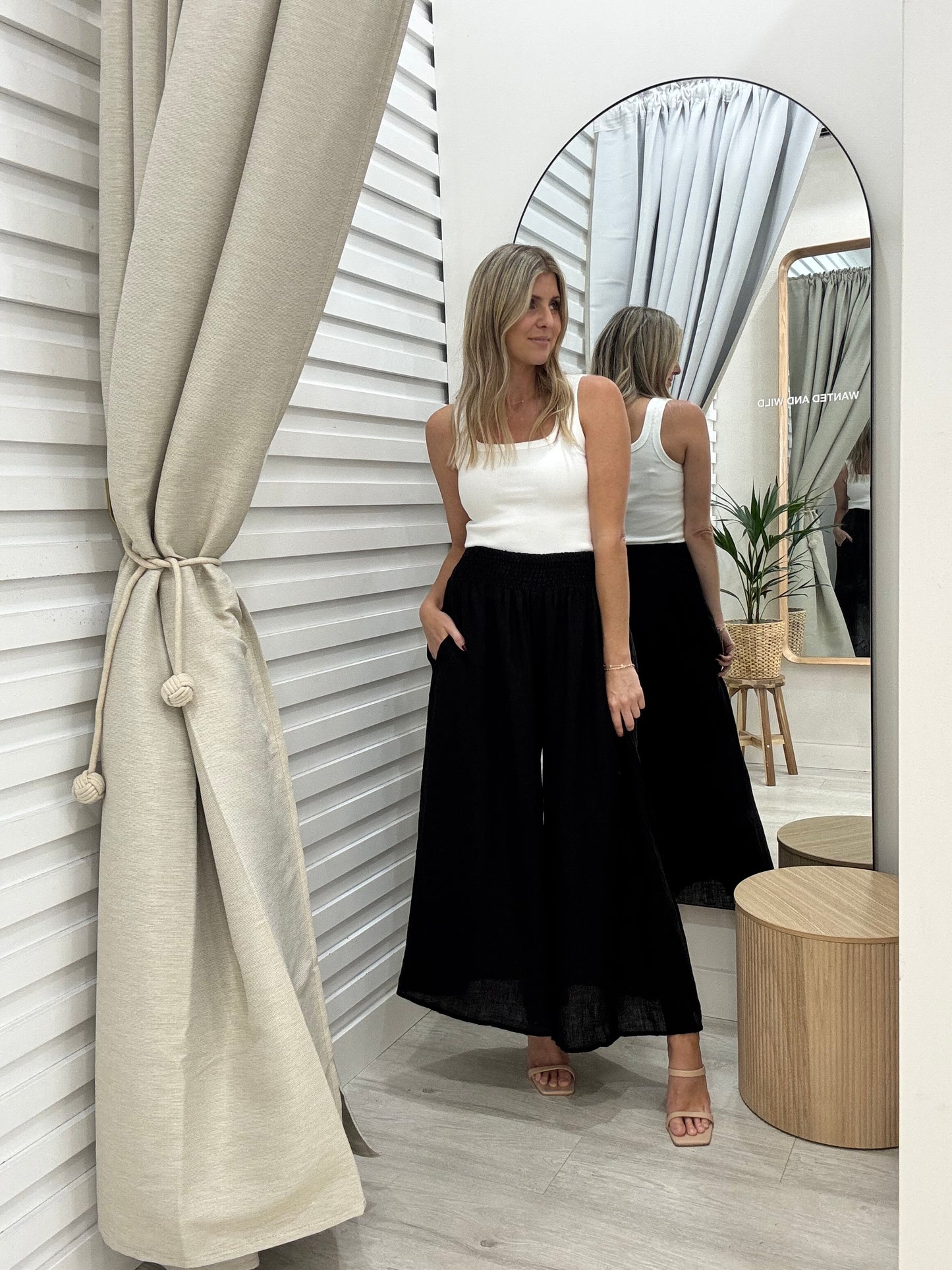 The Lune Linen Pants -  Black