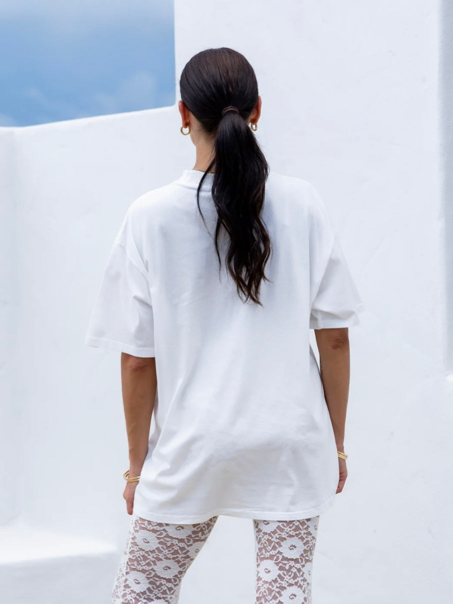 The Queen of Peaches Tee - White