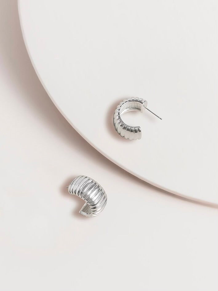 Sydney Ribbed Hoop Earrings Silver
