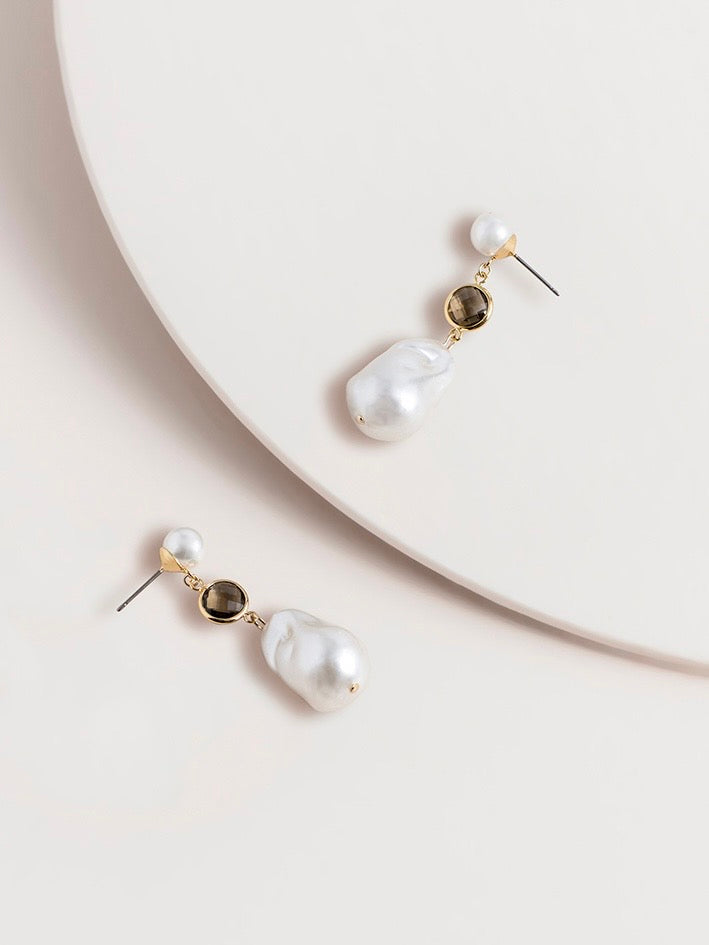 The Chantelle Pearl Earrings