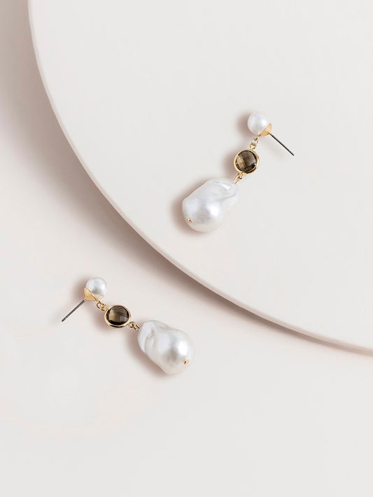 The Chantelle Pearl Earrings