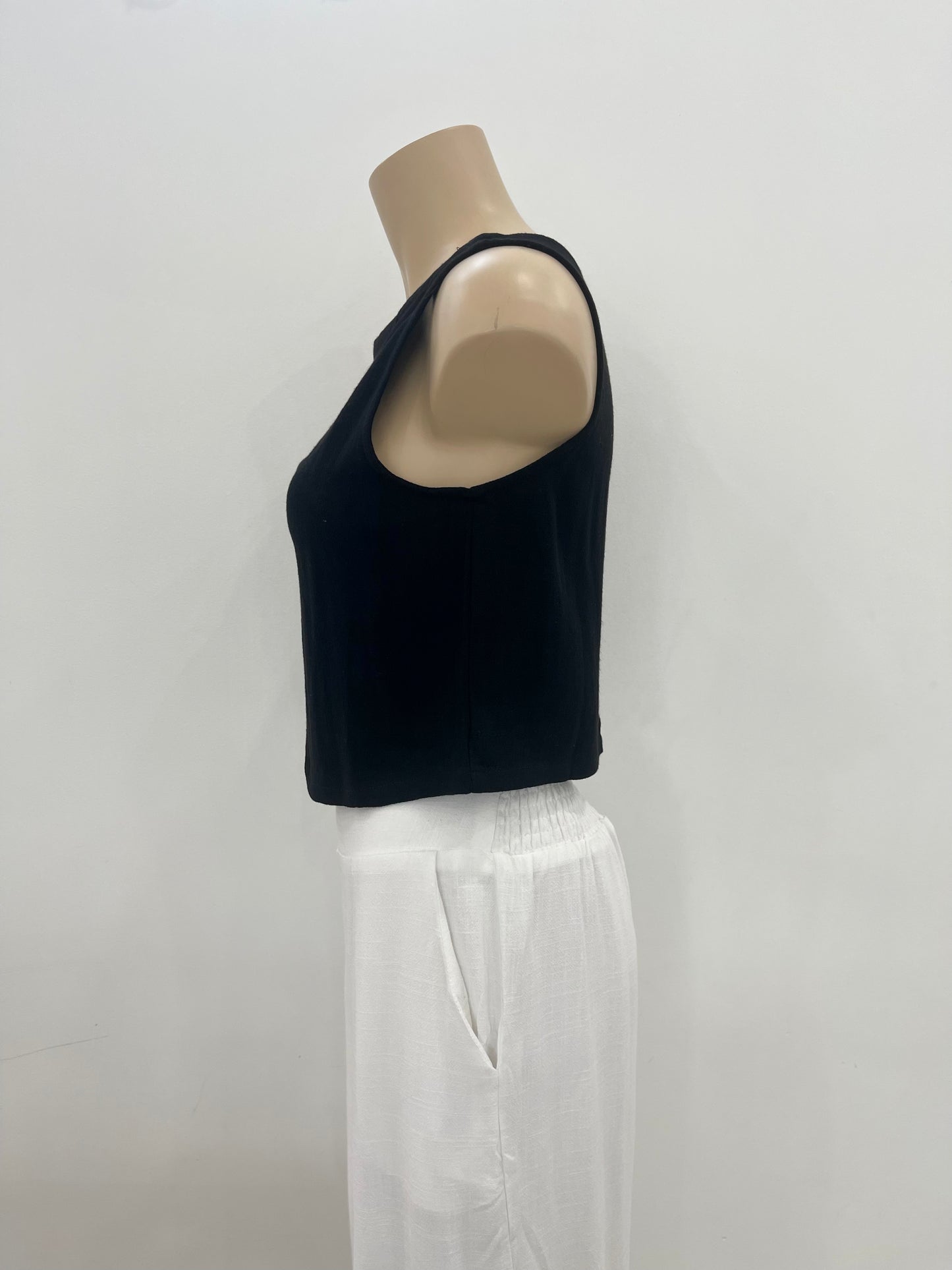 Mari Linen Crop Top - Black